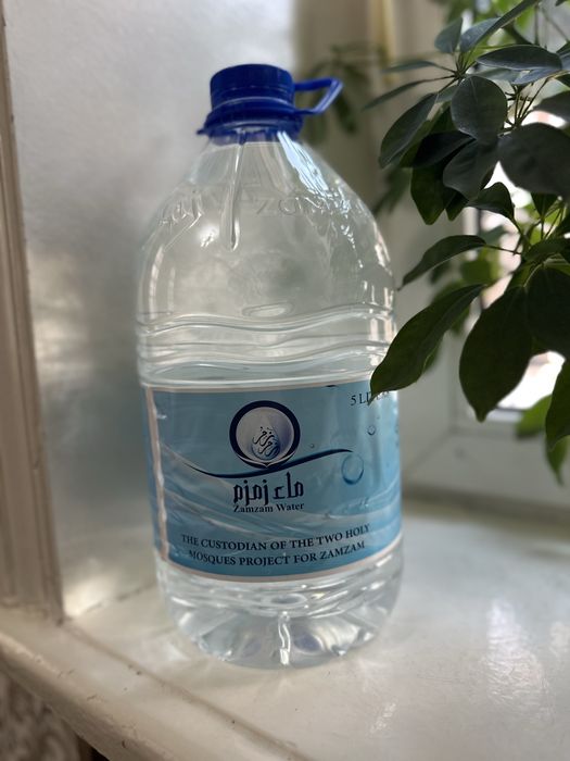 Zam Zam suv haqiqiy Saudiyadan obkelingan 5L Вода Зам Зам из Саудии 5Л