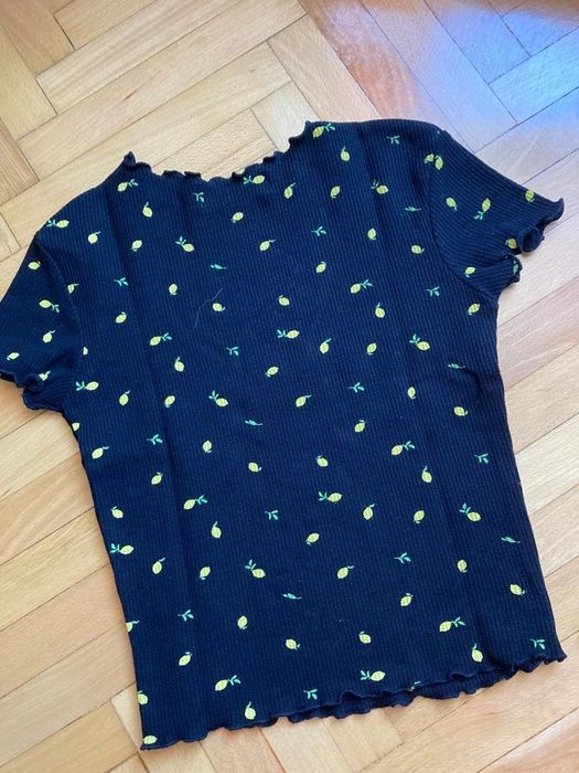 Doua tricouri fete, de la Bershka, mărime XS
