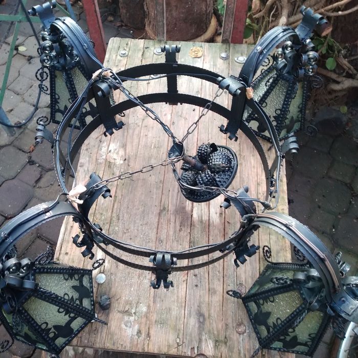 Vînd candelabru din fier