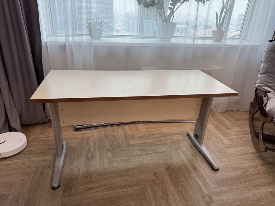 Стол письменный б/у