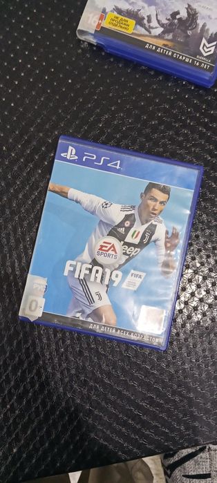 Игры PS4: FIFA 19 и Horizon Zero
