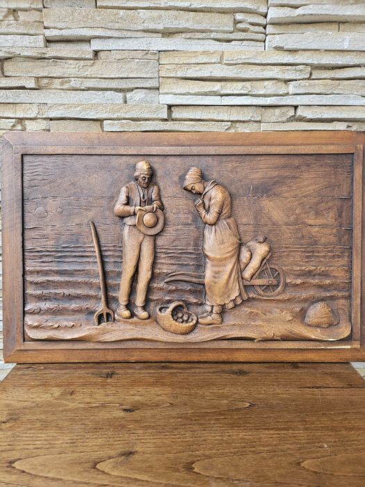 Дърворезби и медни пана