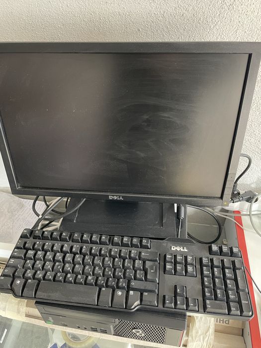 Продавам компютър с монитор и четец за баркод