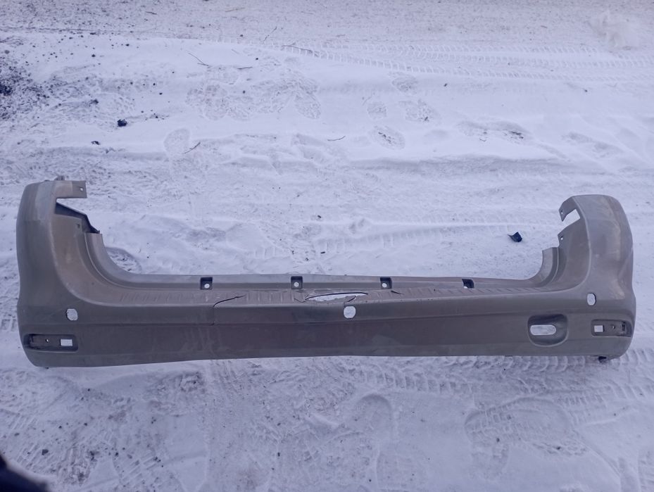 Бампер задний Ларгус оригинал немного лопнул