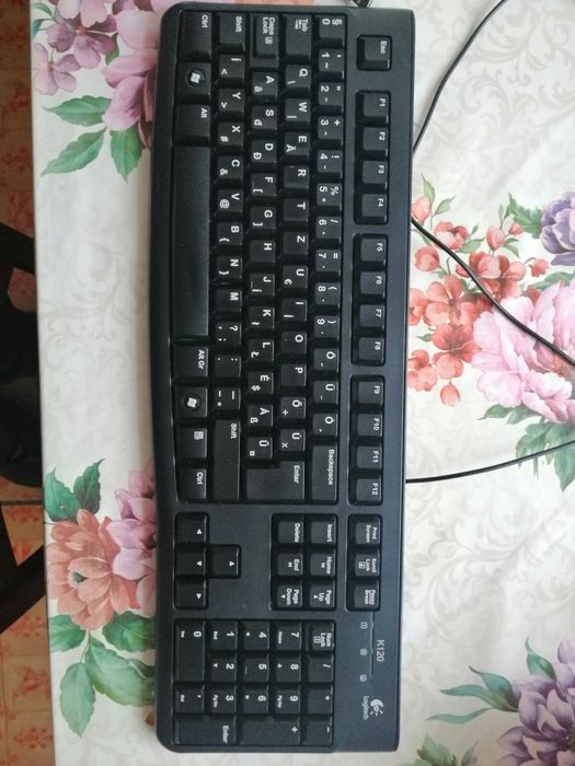 De vânzare patru bucăți tastatura K120 Logitech