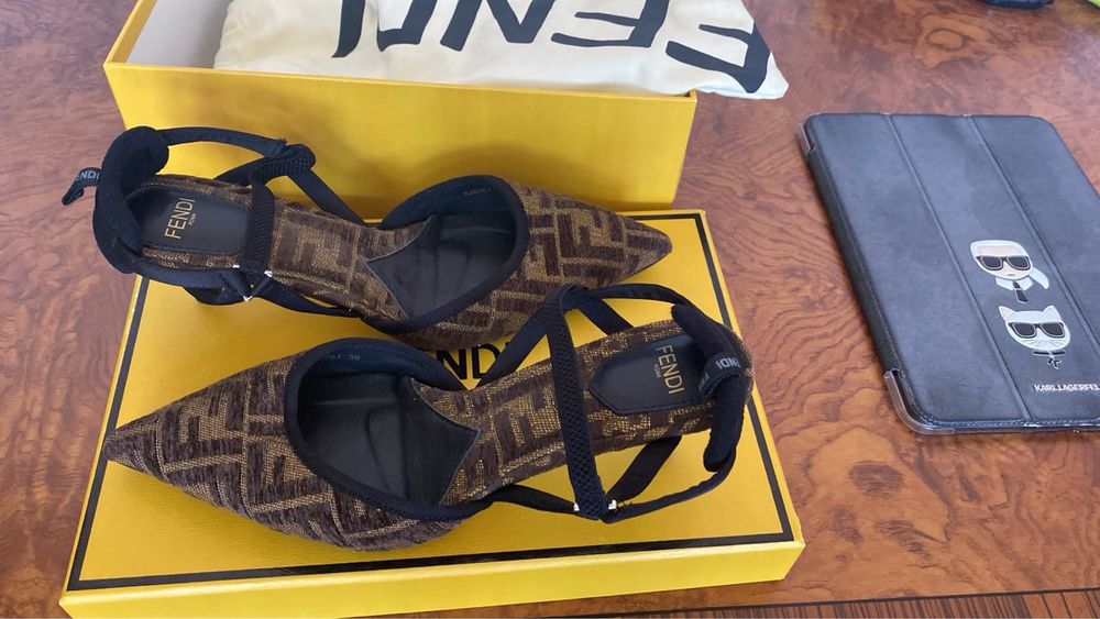 Продам туфли под Fendi