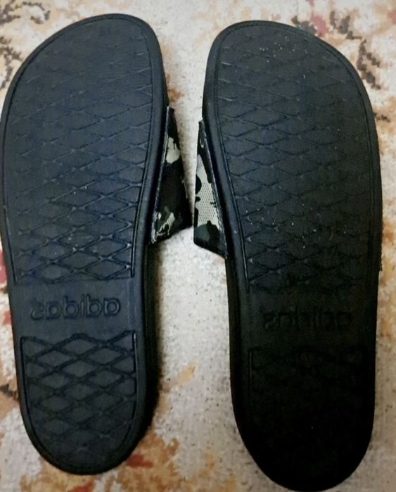 Slapi Adidas cu talpa memory