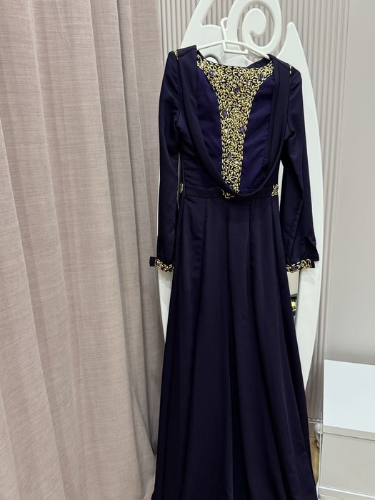 платья вечерние