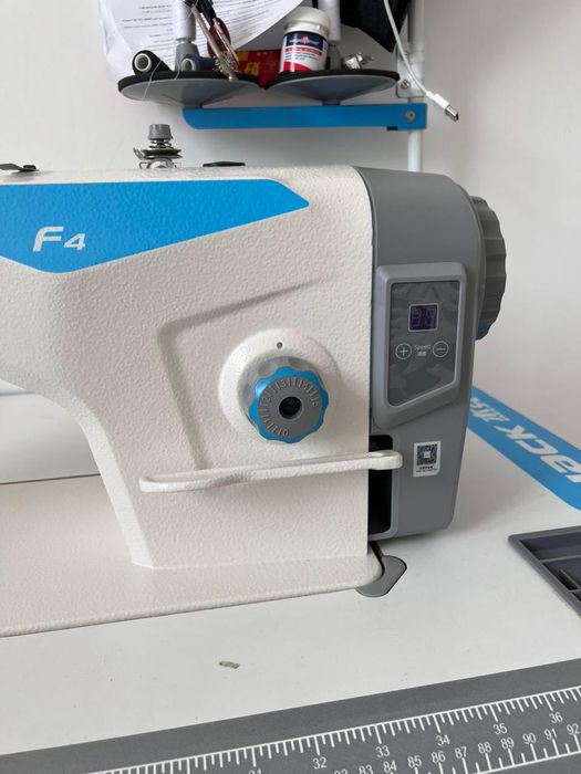 Швейная машина jack f4