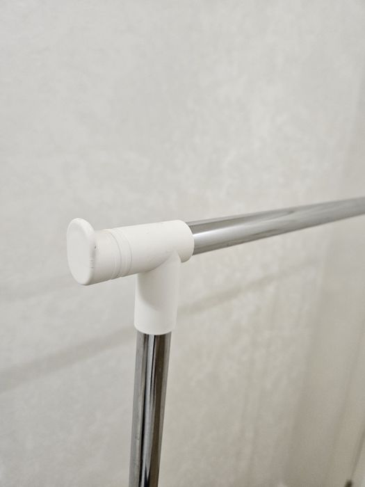 Продам напольную вешалку для одежды