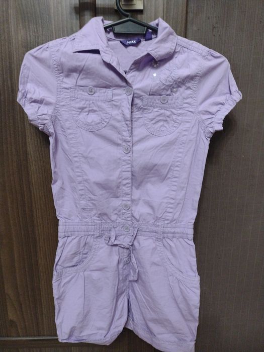 Продавам детски рокли и гащеризон 134-140