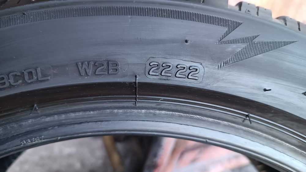 235/45/17 Bridgestone Дот 2222