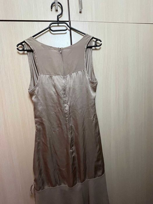 Изискана рокля за коктейли.