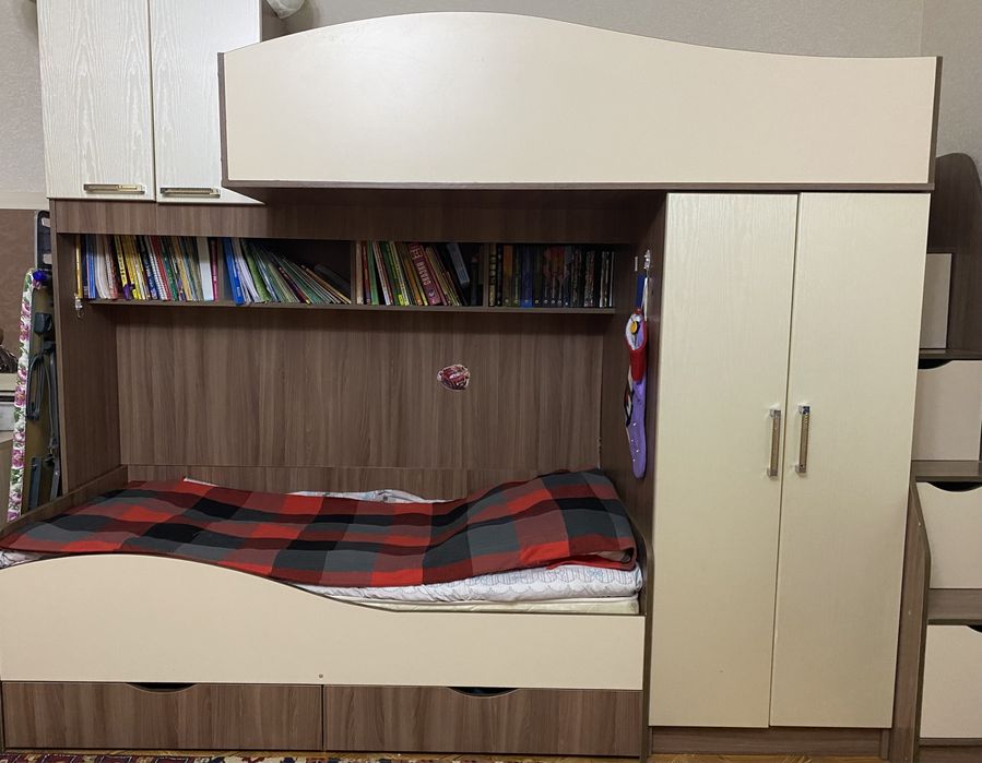 Детская двухэтажная кровать