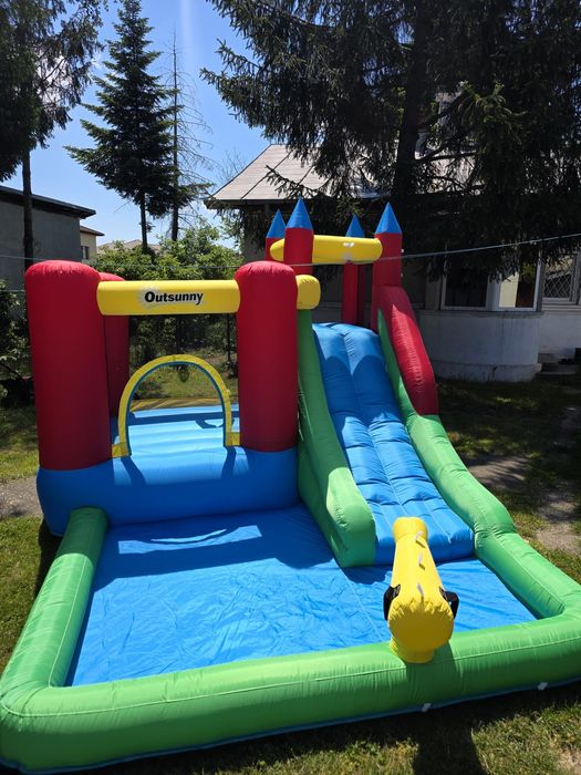 Tobogan gonflabil cu apa sau bile