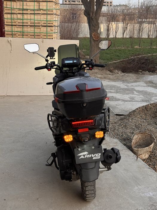 Mototsikl sotiladi Arrivo 700