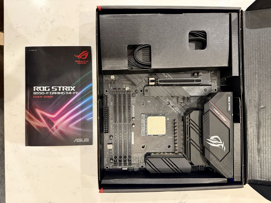 Pachet: Placa de baza ASUS ROG STRIX B550-F + Procesor AMD Ryzen 5600x