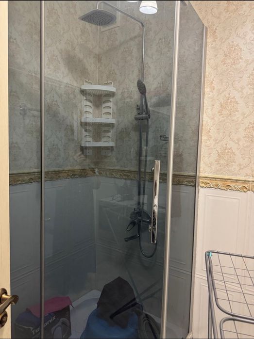Продаеться душевая кабинка 15000