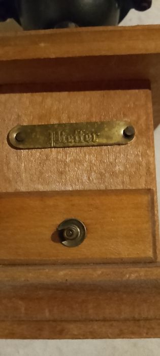 Antichitate pentru ornament rasnita