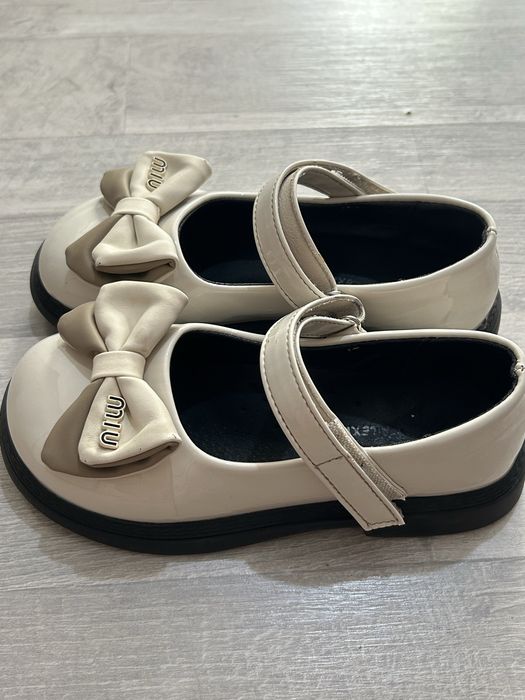 Продам детские туфли