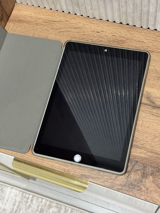продается iPad 6 поколения 9.7