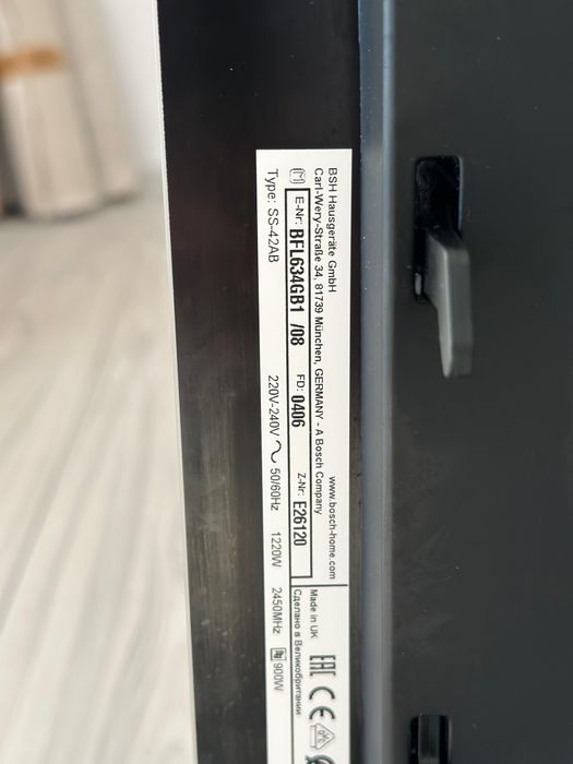 Cuptor cu microunde incorporabil Bosch  BFL634GB1 21L 900W Negru