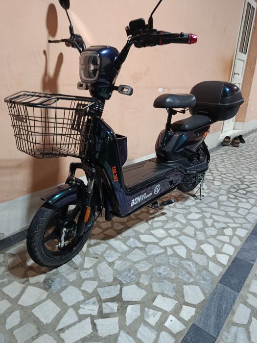 Skuter sotiladi 4ta akumlatorli