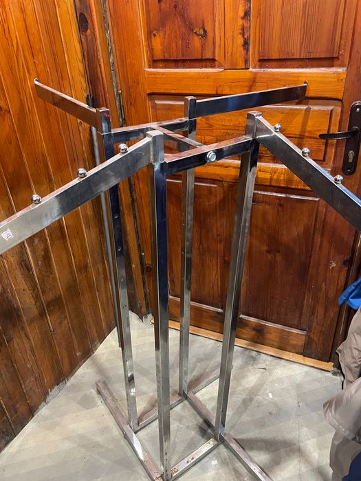 Закачалка за дрехи колани