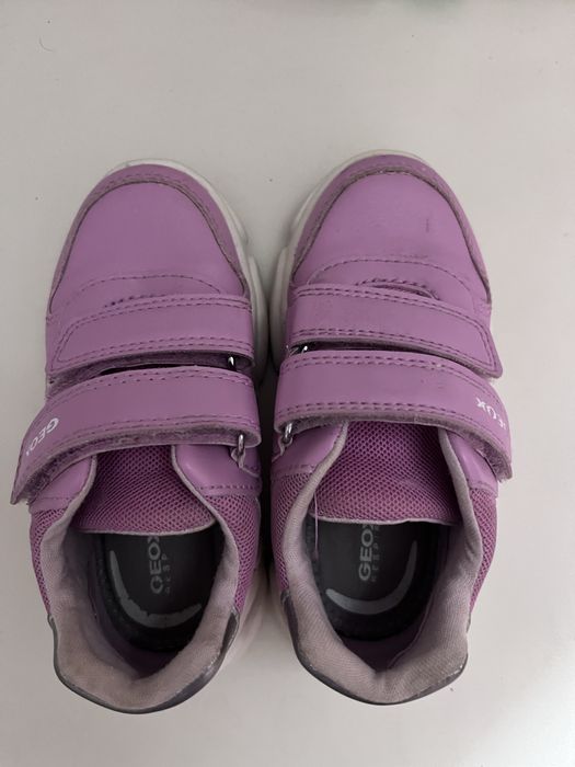 Кроссовки на девочку 24р