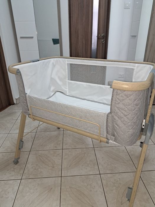 Vând pătuț pentru nou născuți nefolosit