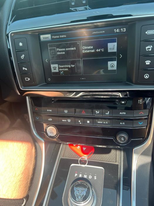 Vand    jaguar.  XE.