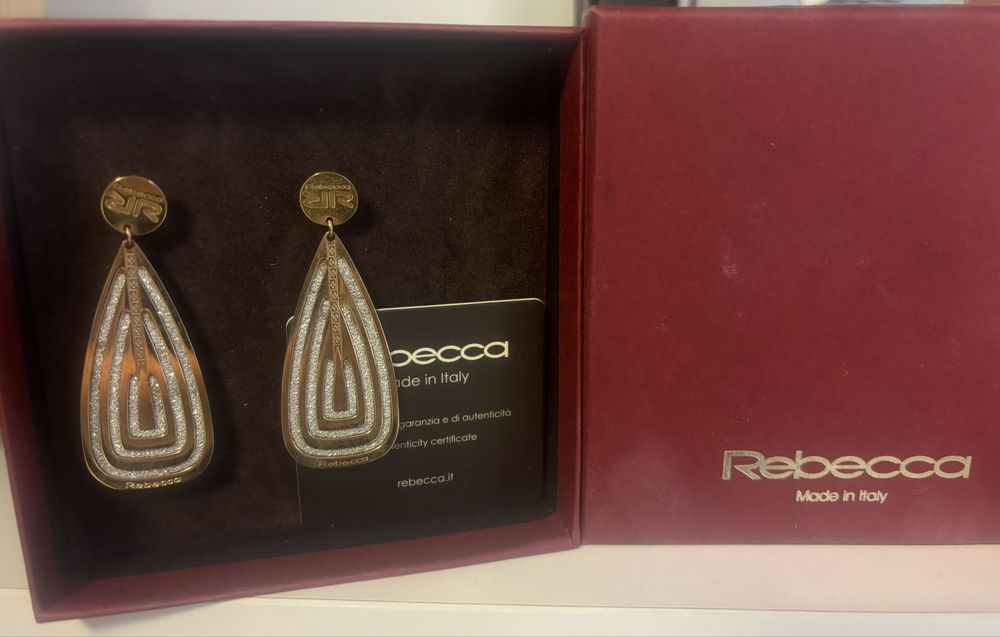 Продавам обеци Rebecca