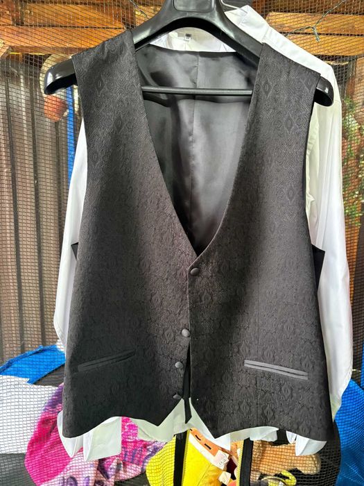 Vând Costum de mire negru