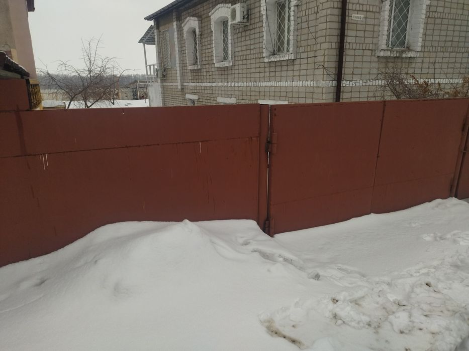 Продам забор с двумя воротами и дверью