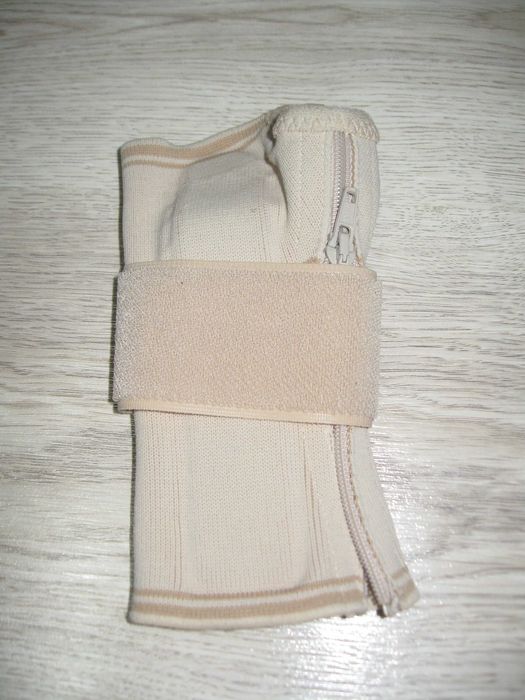 Ортеза за ръка с шина и цип, с допълнително велкро