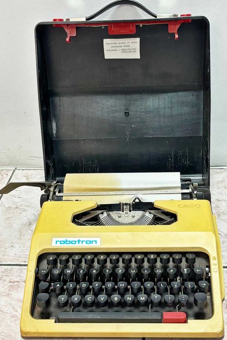 mașină de scris portabilă Robotron Cella anii '70-'80