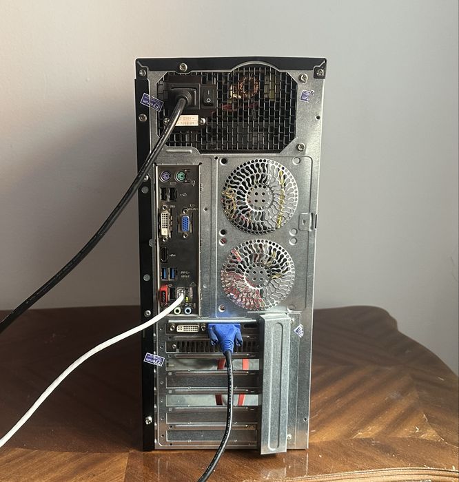 Старый игровой компьютер.