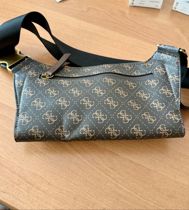 Guess - чантичка за кръста