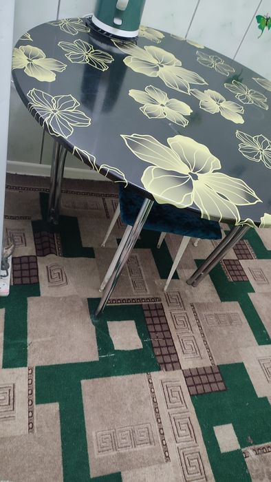 Продается стол на кухню