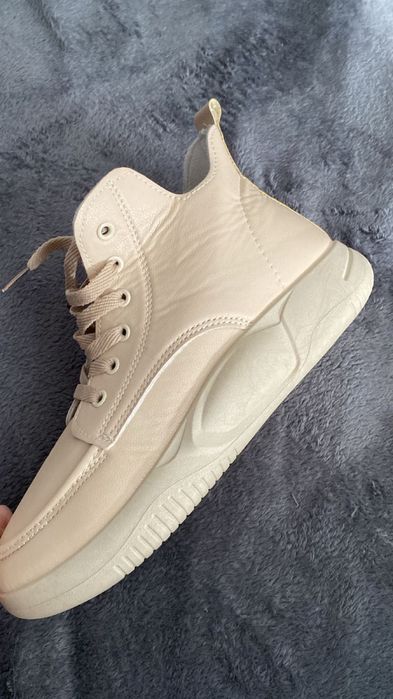 продаю новые ботинки