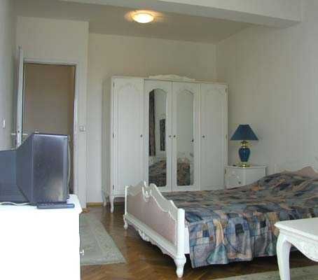 Продава се Хотел в Сандански - 650 кв.м за 693 €/кв.м - Снимка #1