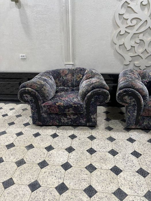 Продаю б/у деван с двумя креслами