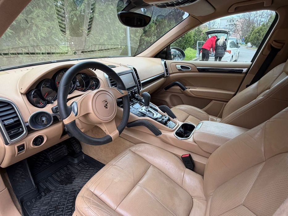 Vând Porsche Cayenne 3.0 diesel  285000 km Reali