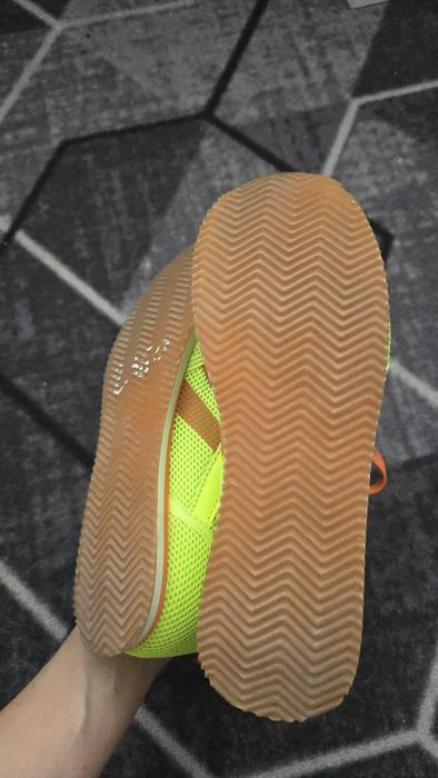 Кроссовки продам