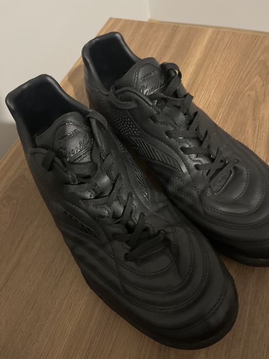 Футболни обувки(стоножки) за изкуствен терен