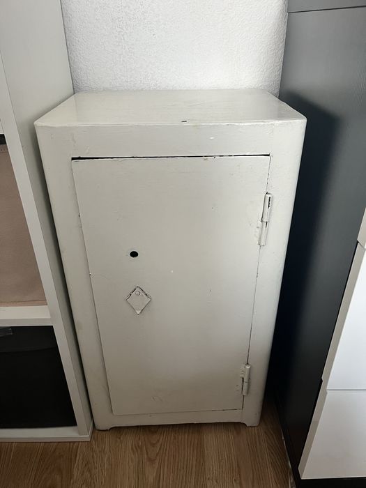 Сейф металлический