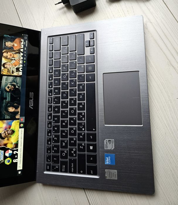 ASUS Zenbook / сенсорный / Intel® Core™ i5 / 256GB SSD