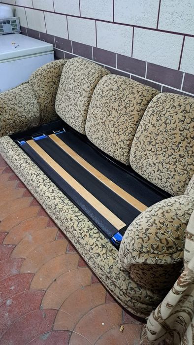 Срочно продам диван раскладной.