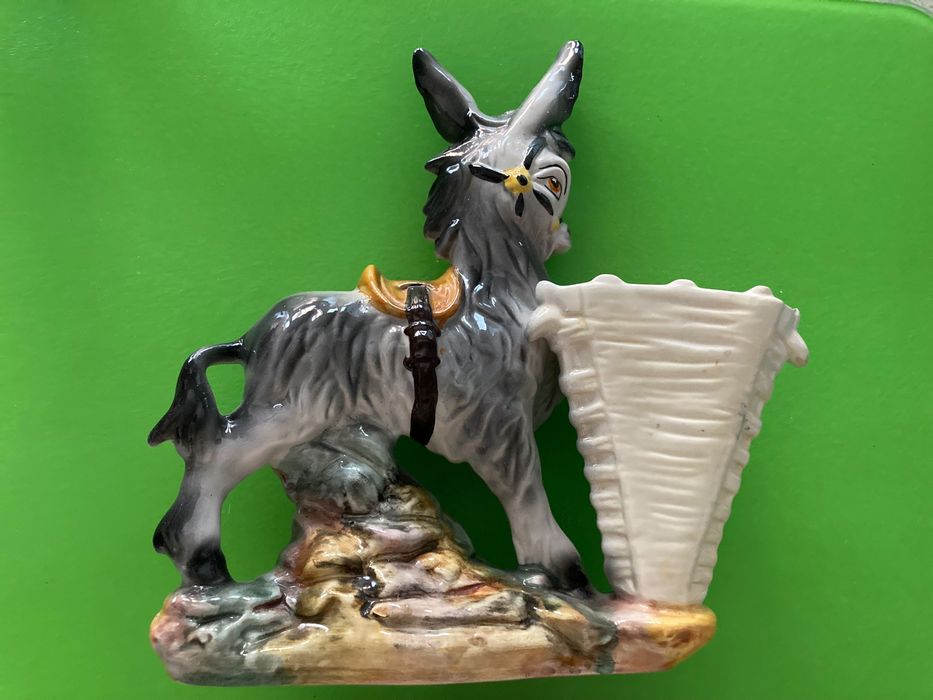 Винтидж керамична декорация / ваза