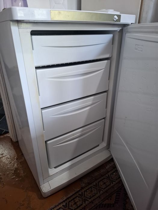 Морозильник Indesit в отличном состоянии
